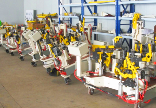 Subassembly line of rear wing liner